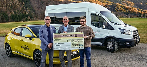 Scheckübergabe an das KIZ Chiemgau